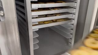 Abbattitore industriale per il raffreddamento rapido di carne e pollo